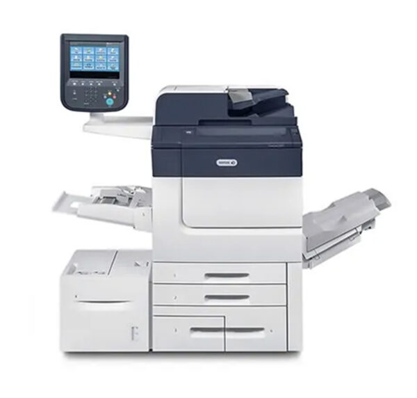 Moderne Xerox PrimeLink C9065/C9070 multifunctionele kleurenprinter met geavanceerd touchscreen en meerdere papierladen voor zakelijk gebruik.