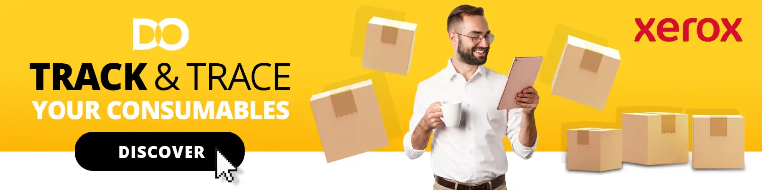 Bannière de D&O Partners promouvant le suivi et la traçabilité des consommables Xerox, avec un homme souriant, une tasse de café à la main, suivant facilement ses commandes sur une tablette et un bouton "DÉCOUVRIR" invitant à en apprendre plus sur le service.